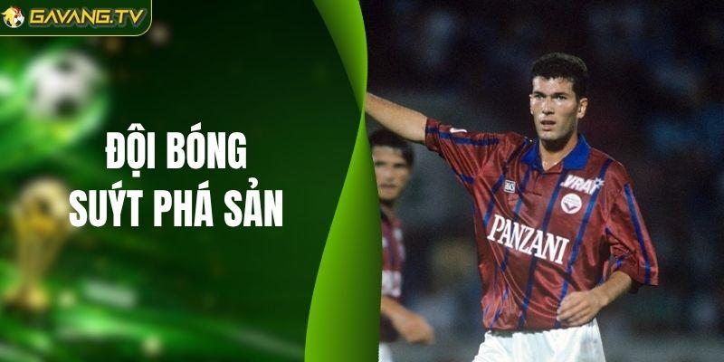 Đội Bóng Suýt Phá Sản - Những Hành Trình Hồi Sinh Kỳ Diệu